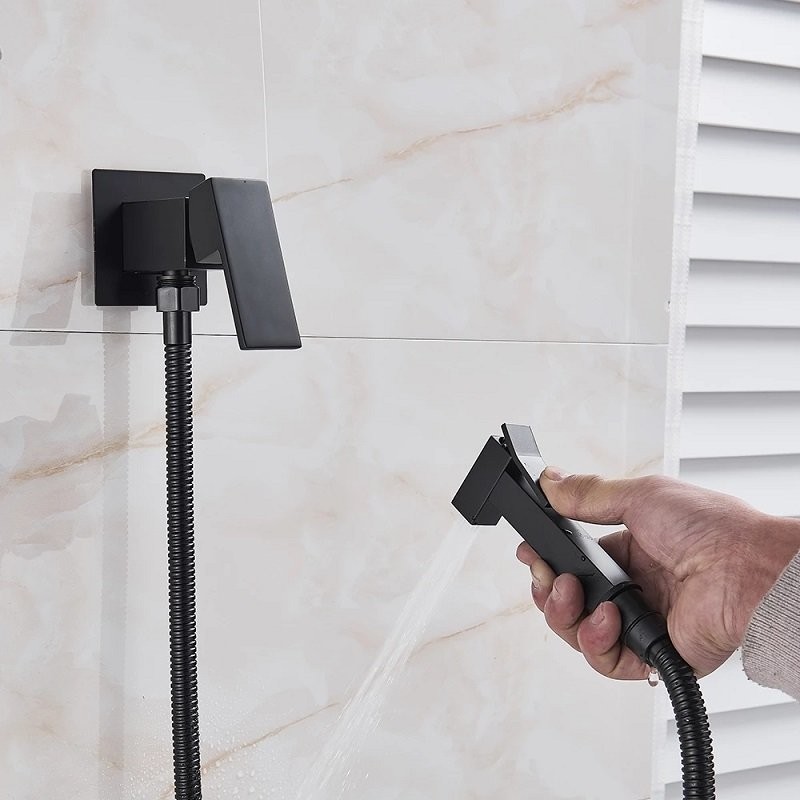 Robinet mitigeur à encastrer pour douchette hygiénique de WC avec finition  de couleur noir mat Study Tres - Habitium®
